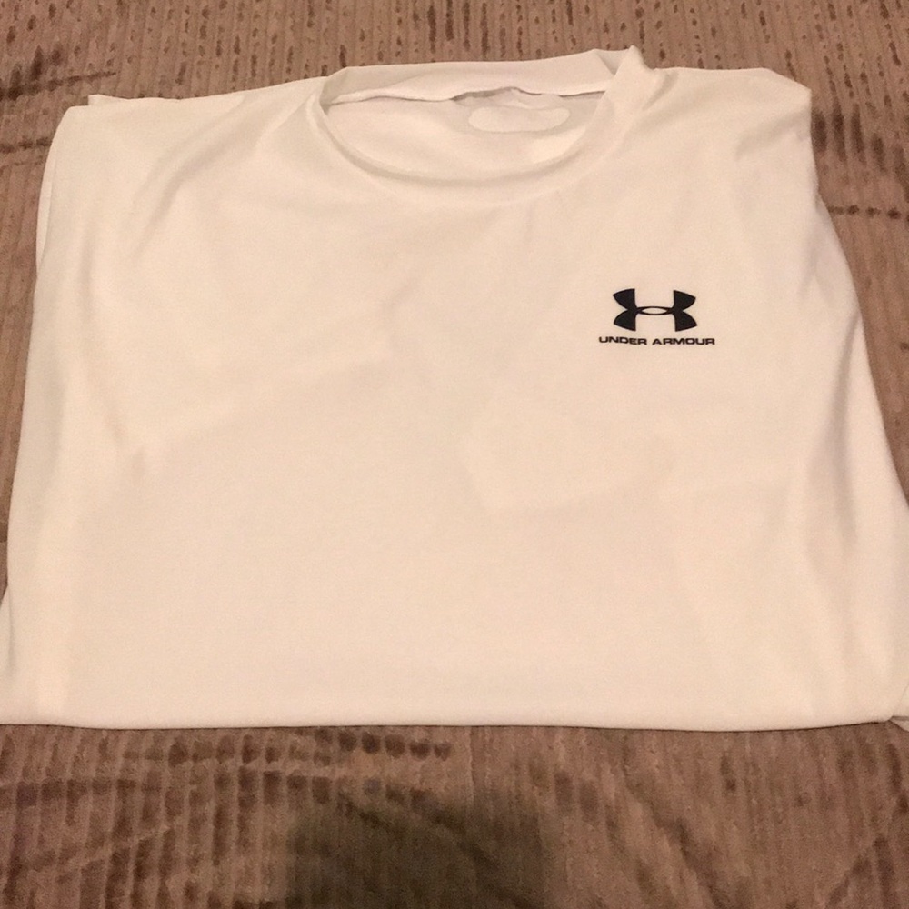 NWOTs Men’s Under Armour work out shirt - Picture 6 of 6